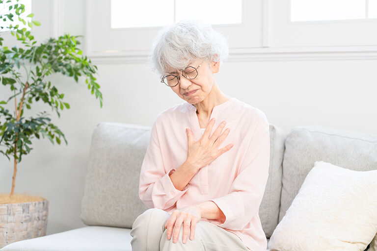 食べたものが込み上げる・戻ってくる原因は「胃酸の逆流」かも？